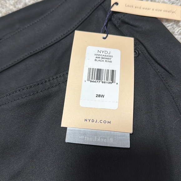 NWT NYDJ Ami Skinny Jeans Plus Size in Black - Picture 4 of 8
